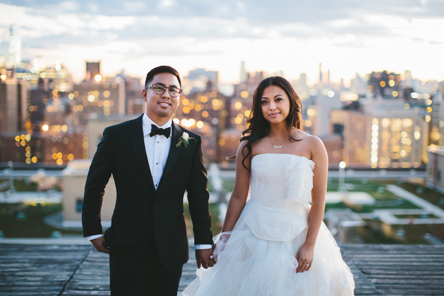 couple holding hands new york skyline